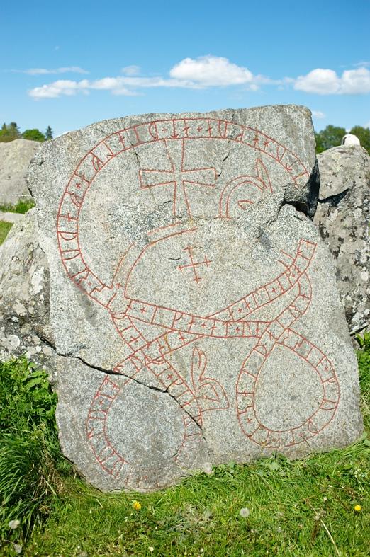 Runes written on runsten, ljus granit med flagrande yta. Date: V